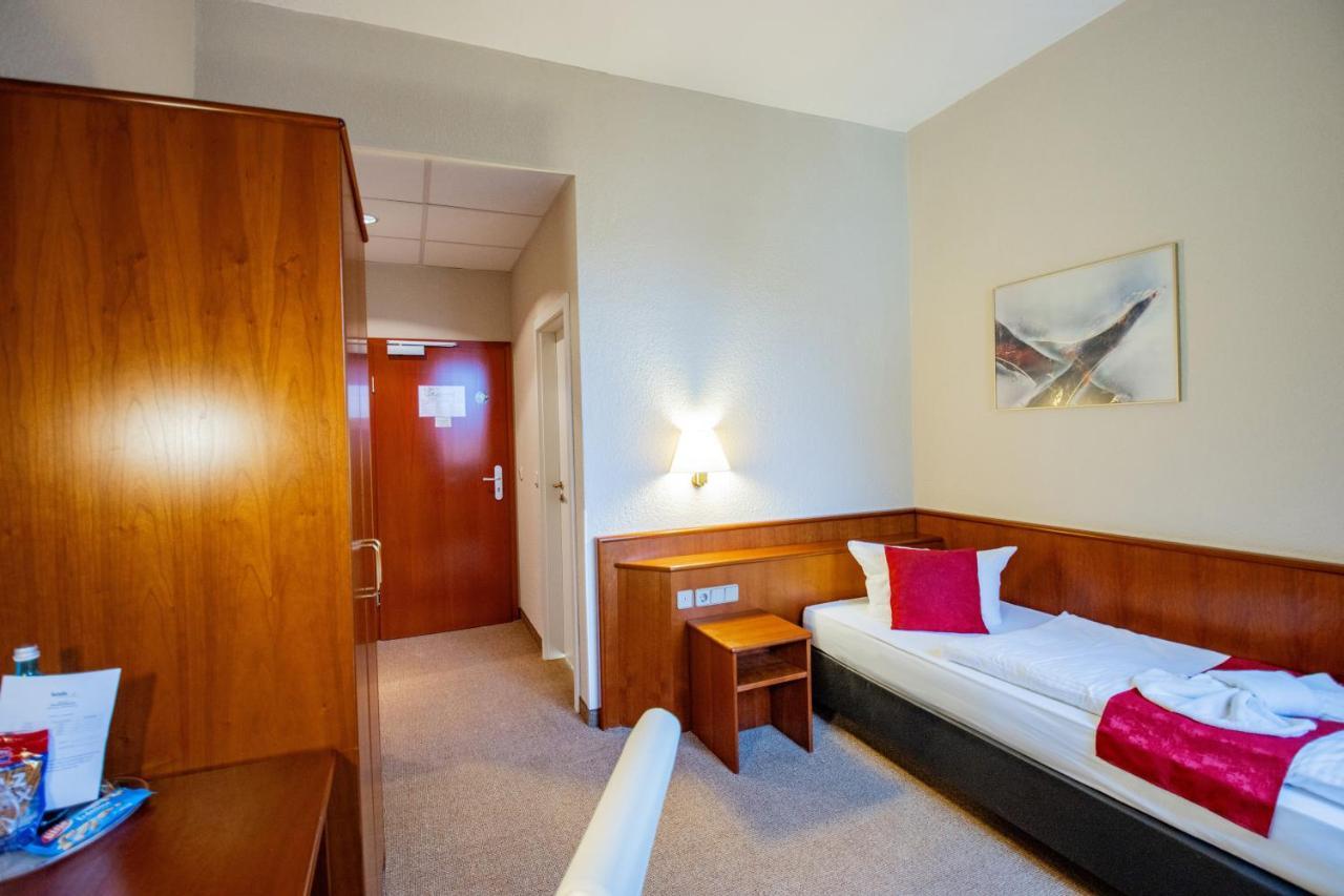 Seehotel Brandenburg An Der Havel Brielow Bagian luar foto