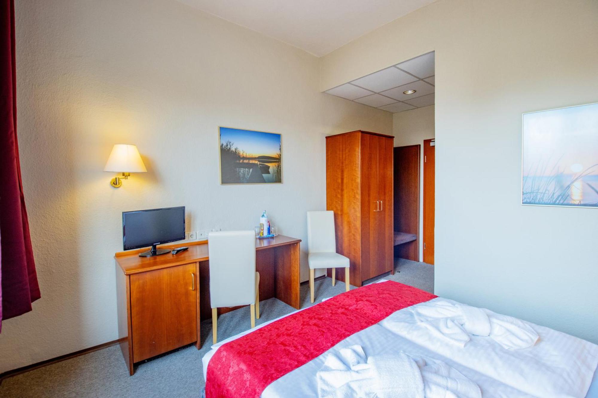Seehotel Brandenburg An Der Havel Brielow Bagian luar foto