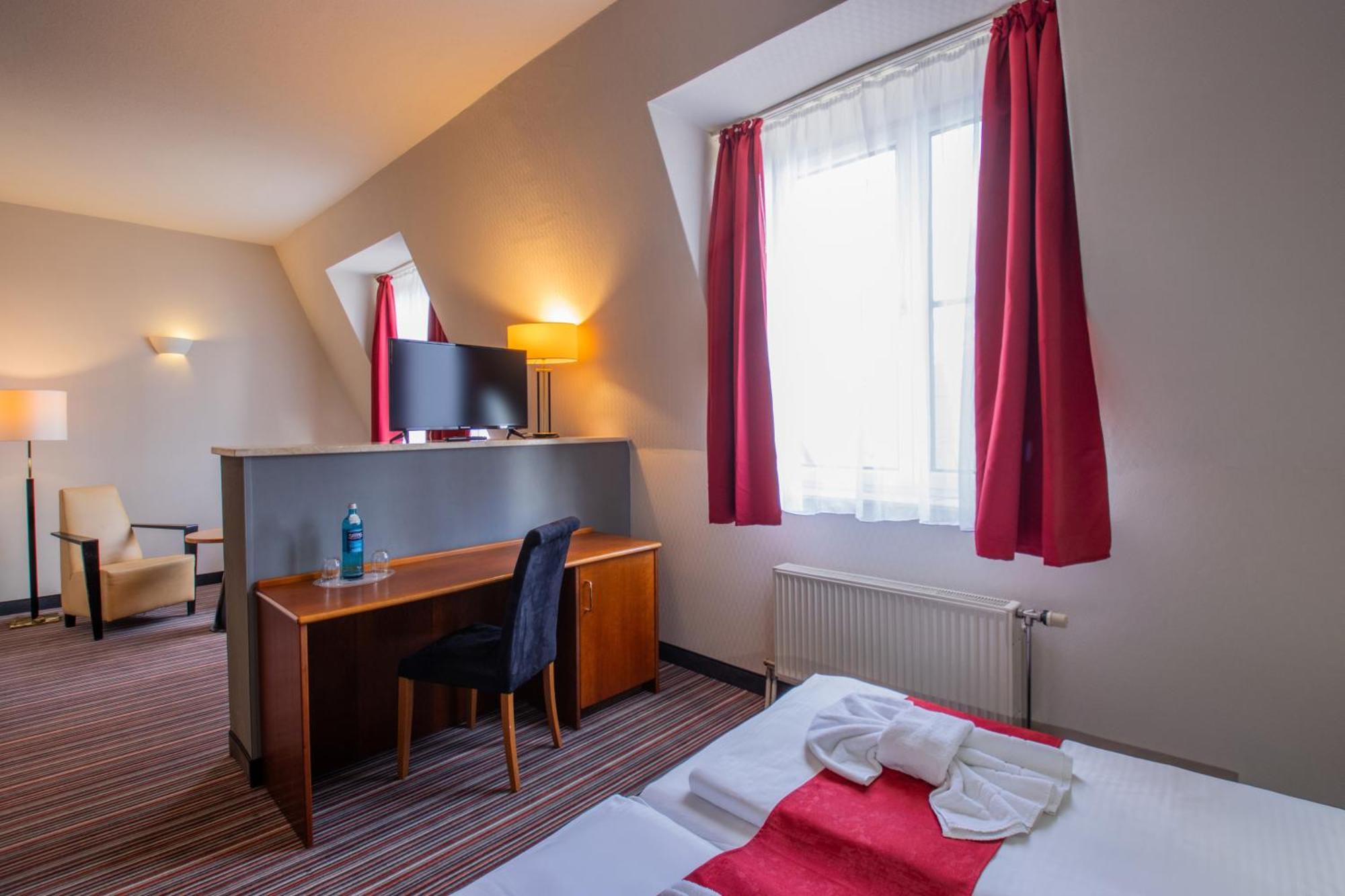 Seehotel Brandenburg An Der Havel Brielow Bagian luar foto