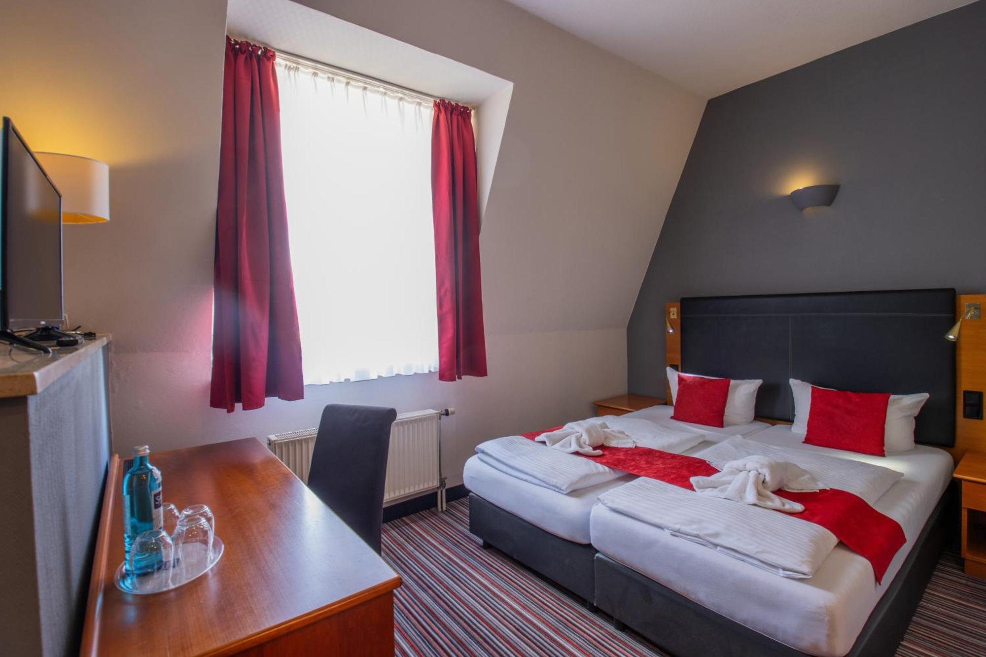 Seehotel Brandenburg An Der Havel Brielow Bagian luar foto