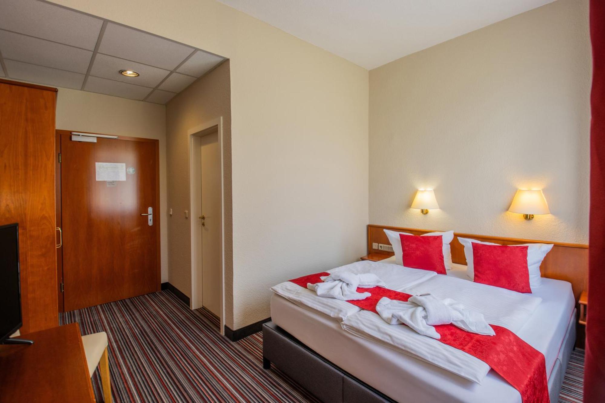 Seehotel Brandenburg An Der Havel Brielow Bagian luar foto